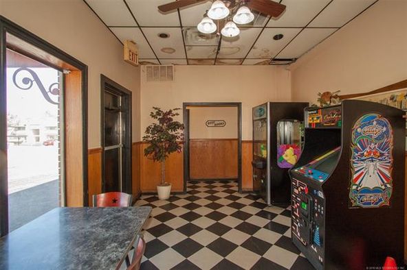 1905 S Sheridan Rd, Tulsa, OK 74112